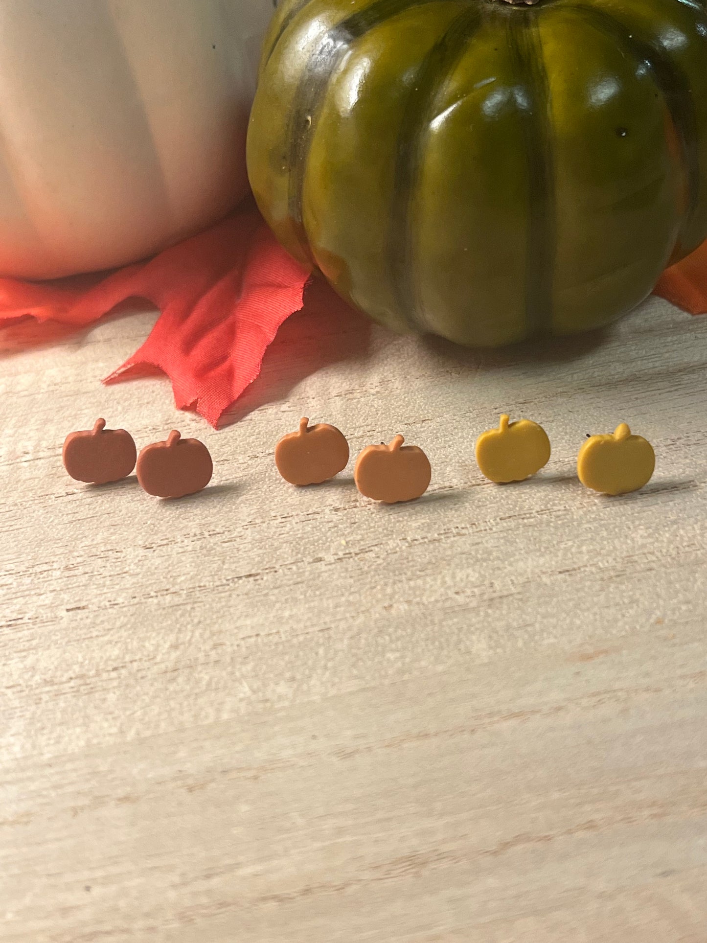 Pumpkin Stud