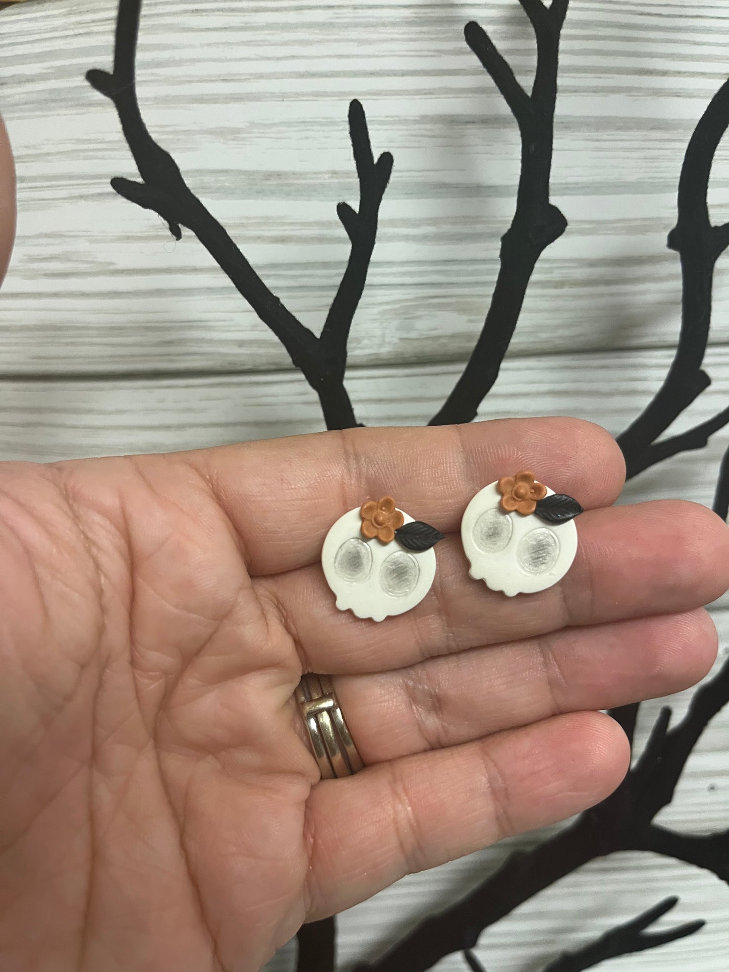Cutesy Skull Large Stud