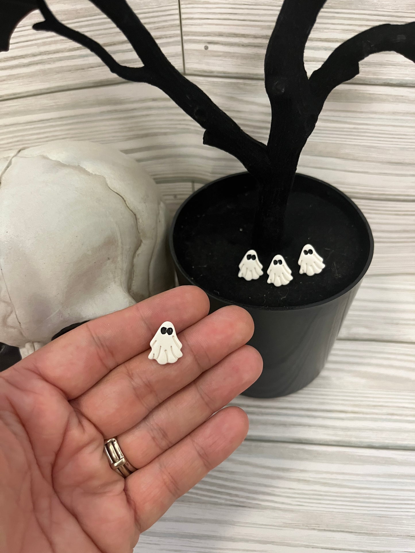 Sheet Ghost Medium Stud