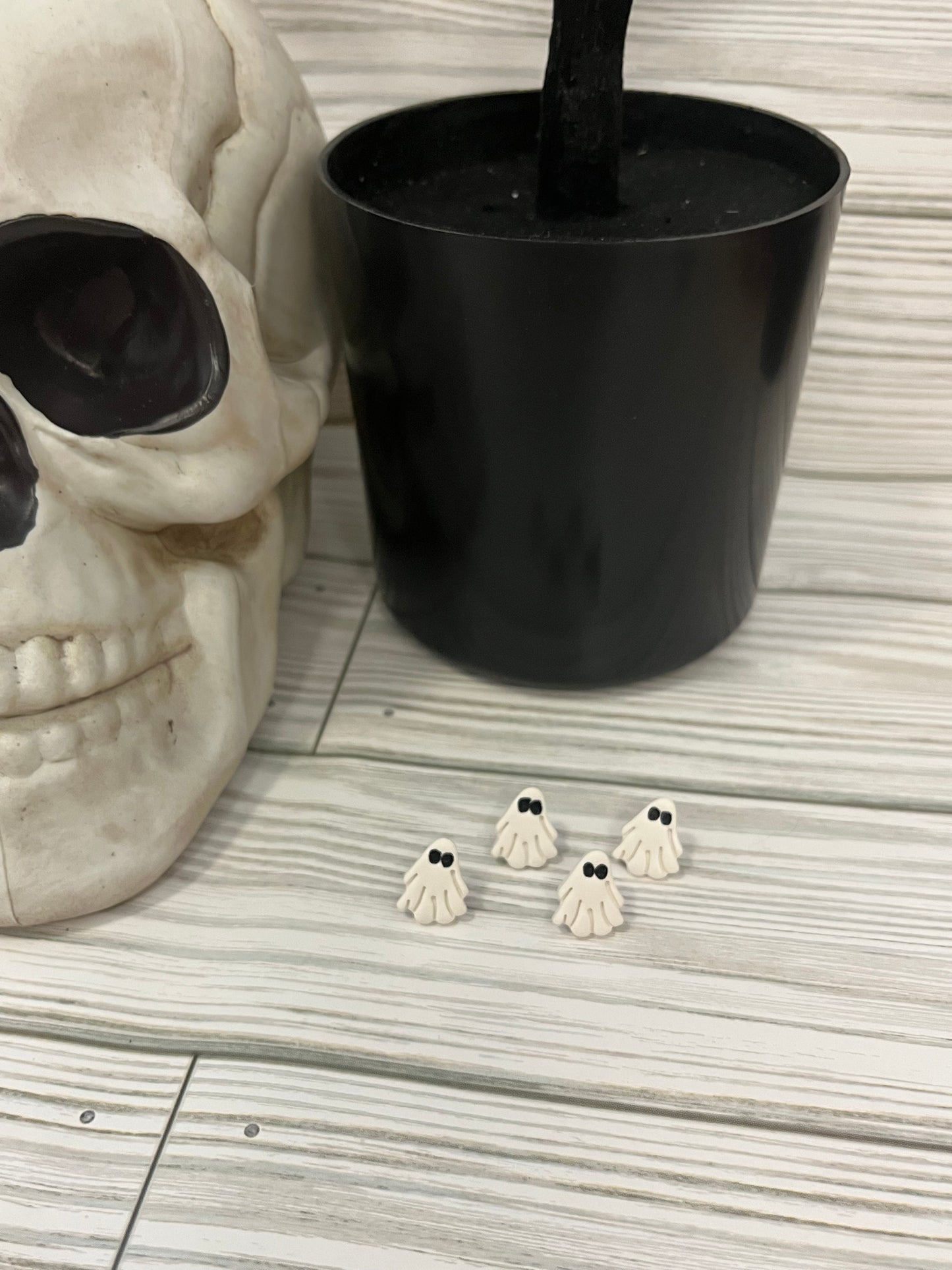 Sheet Ghost Medium Stud