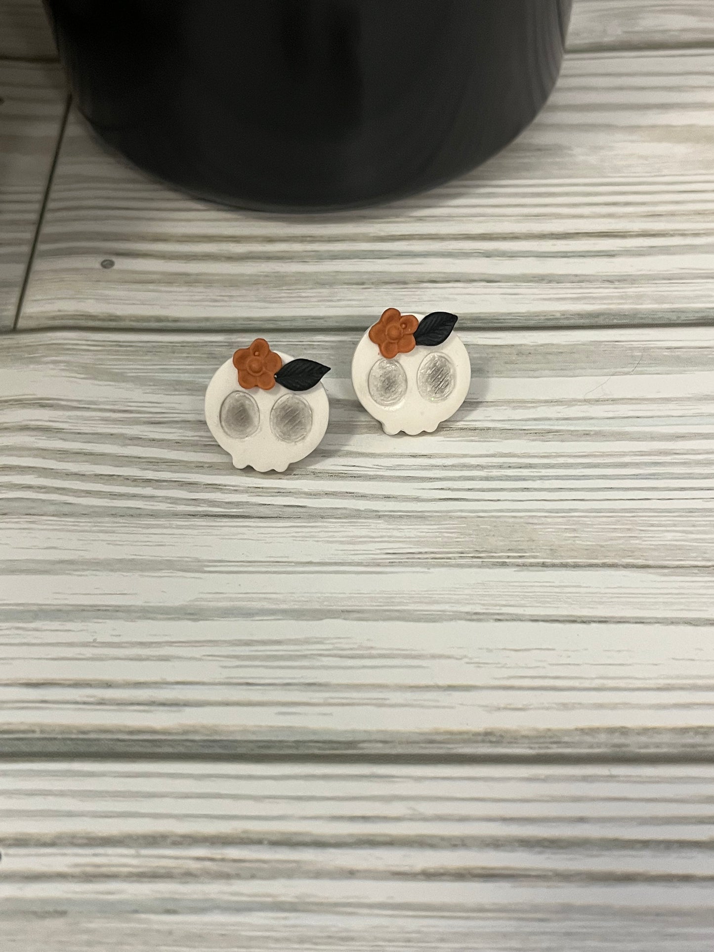 Cutesy Skull Large Stud