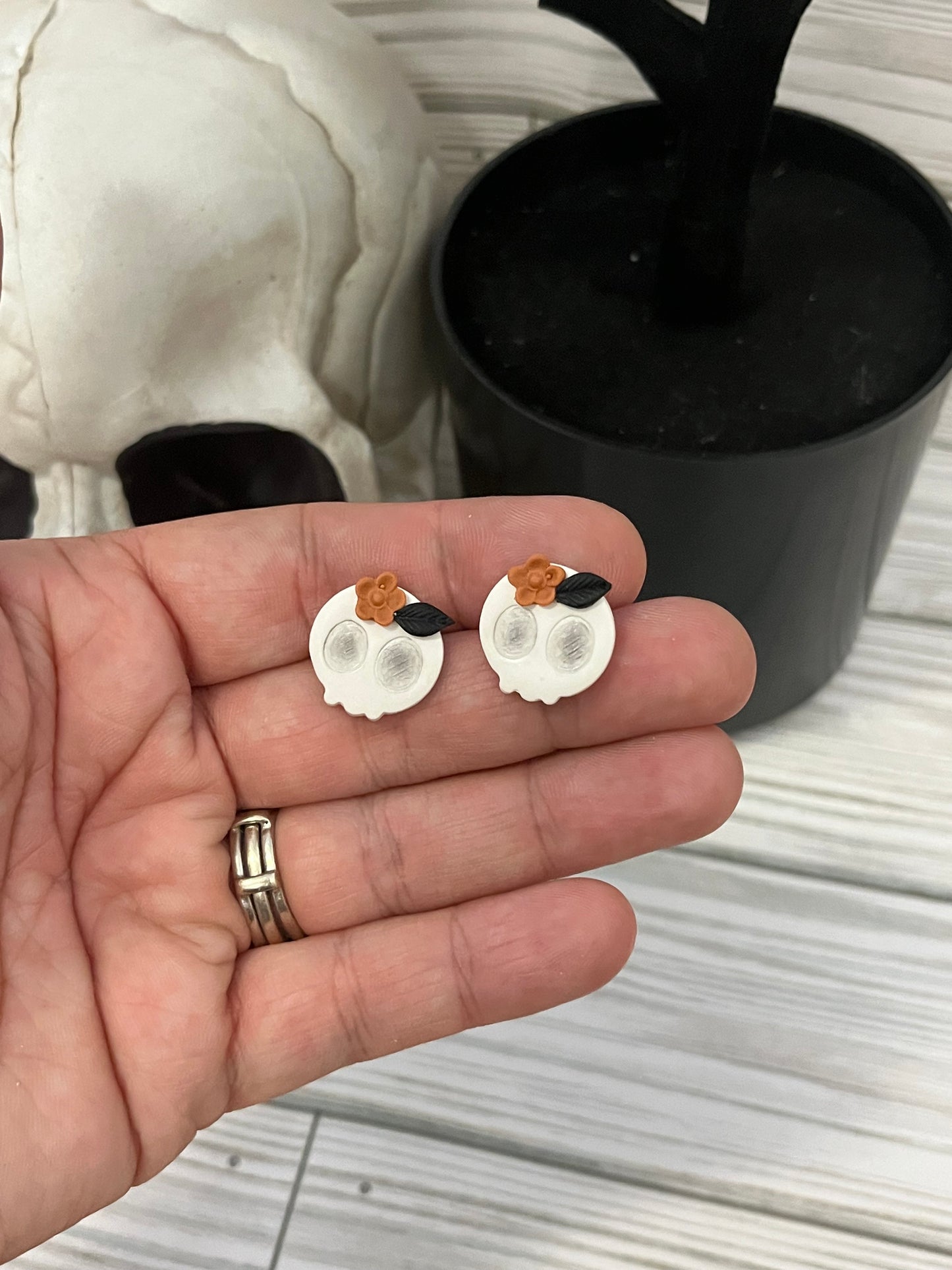 Cutesy Skull Large Stud