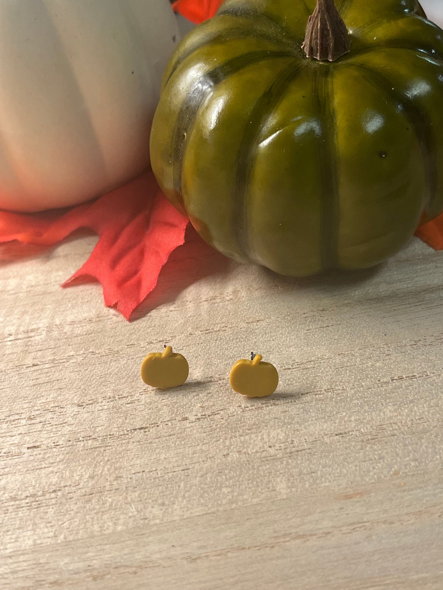 Pumpkin Stud