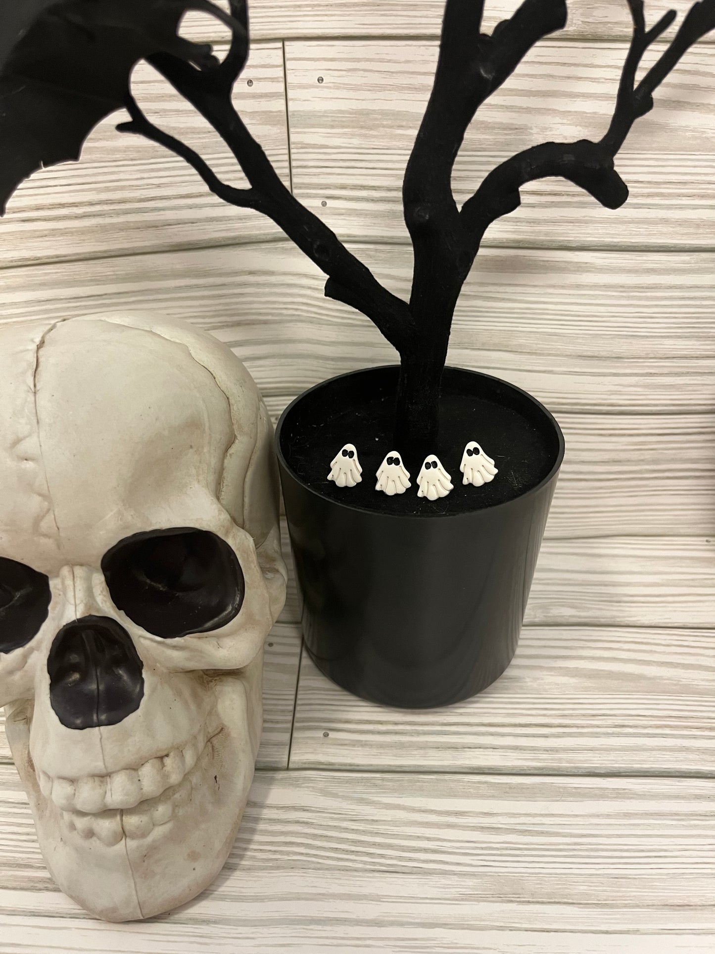 Sheet Ghost Medium Stud