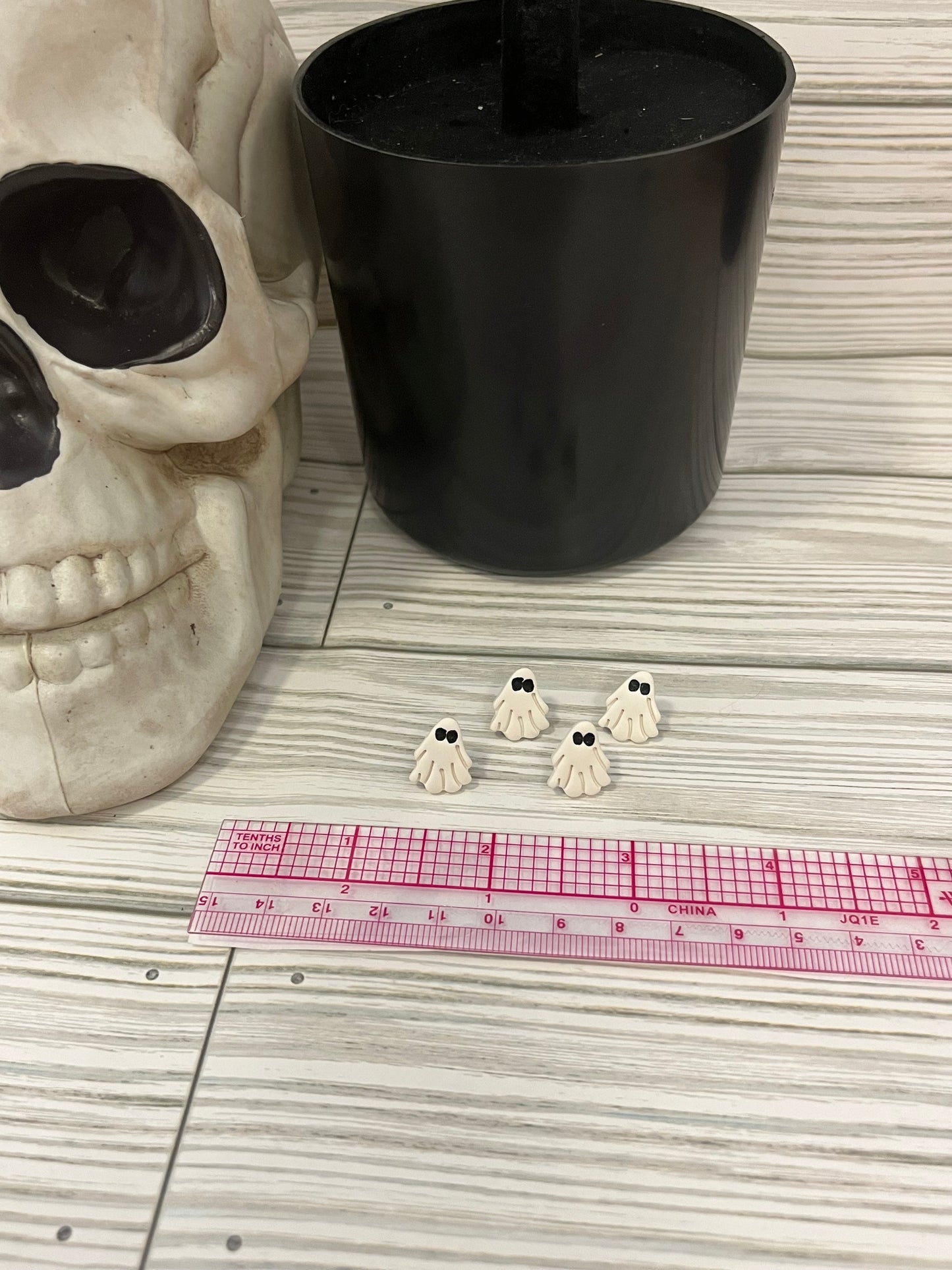 Sheet Ghost Medium Stud
