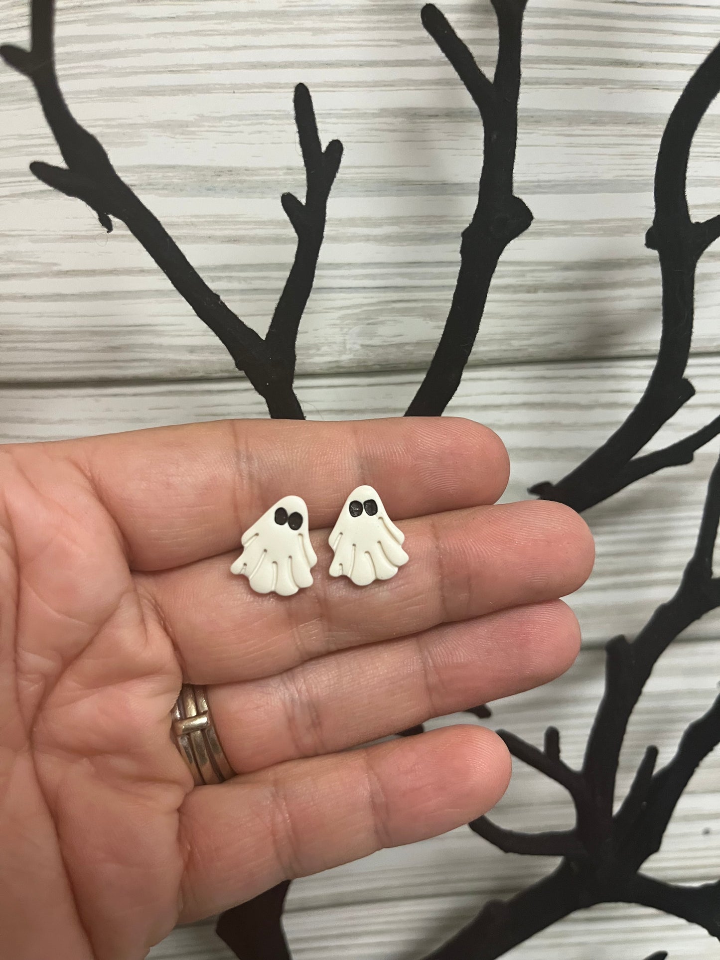 Sheet Ghost Medium Stud