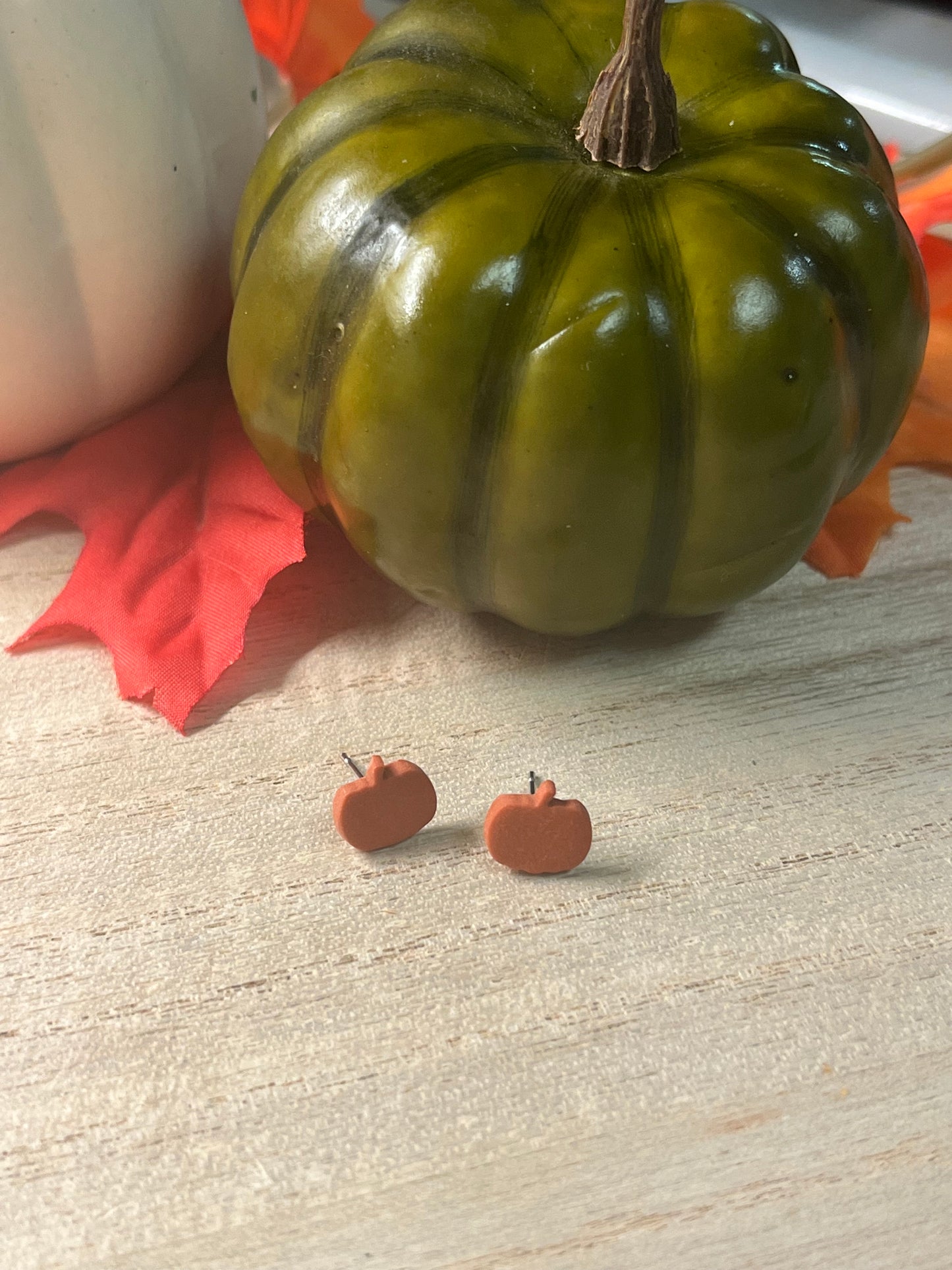 Pumpkin Stud