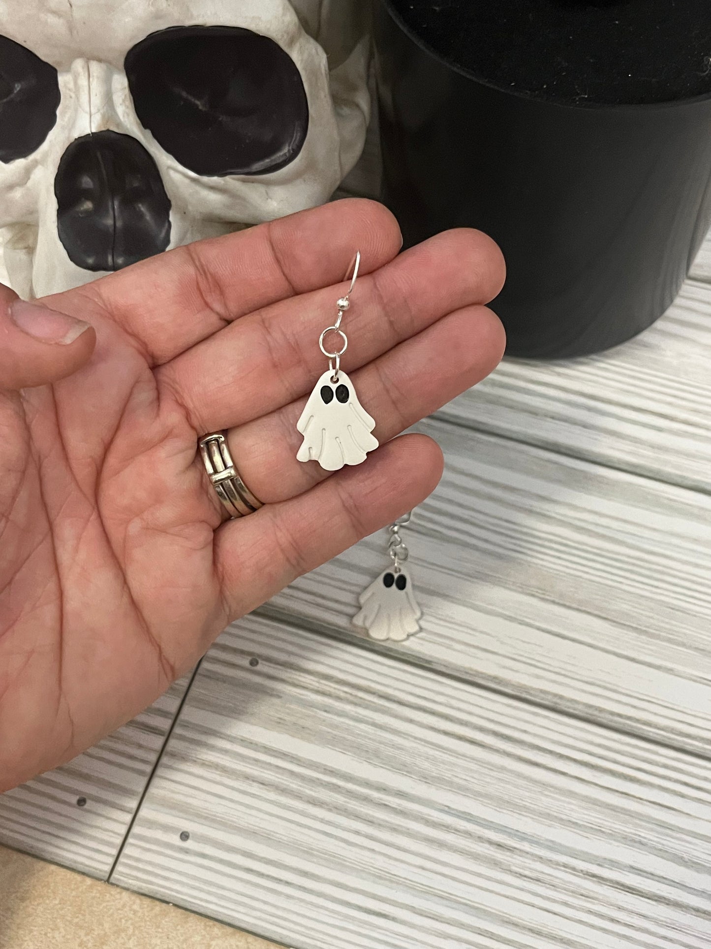 Sheet Ghost Large Dangle