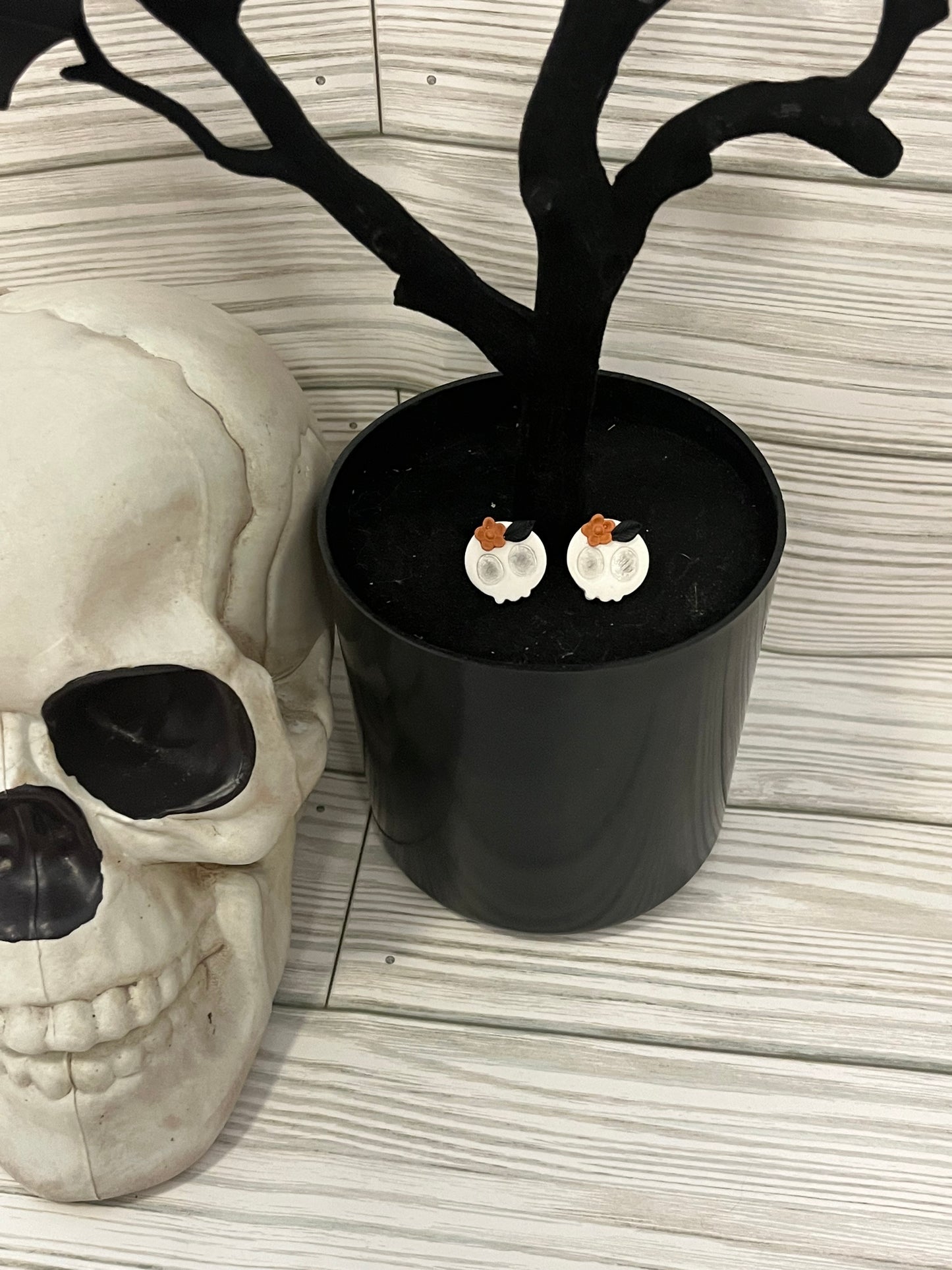 Cutesy Skull Large Stud