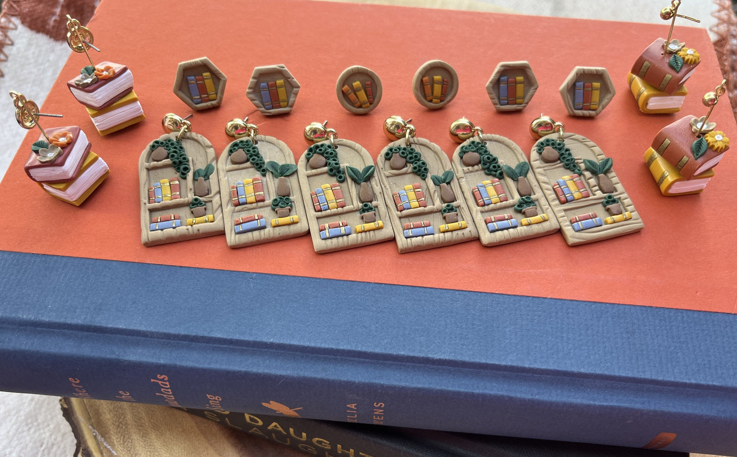 Bookshelf Circle Stud