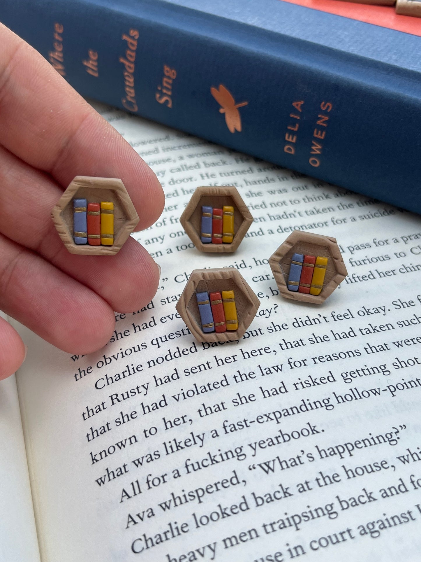 Bookshelf Hexagon Stud