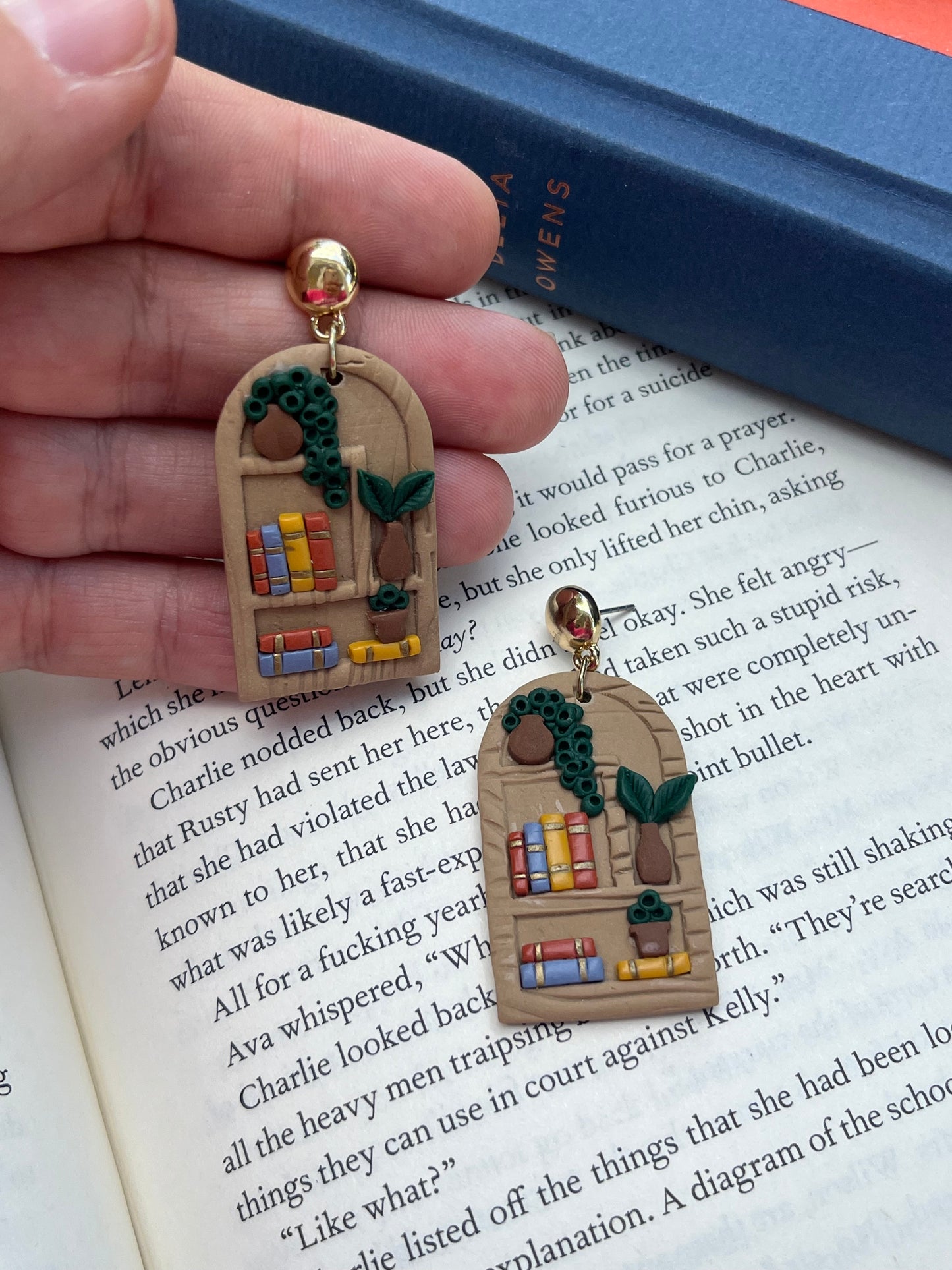Bookshelf Dangle