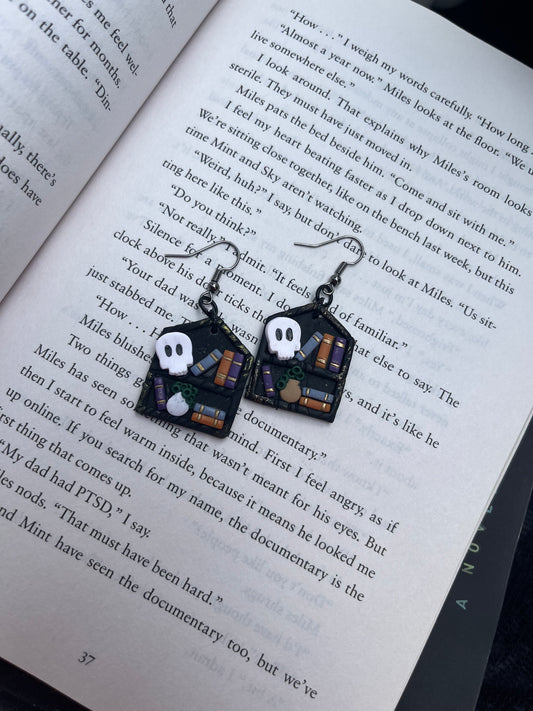 Halloween Bookshelf Dangle